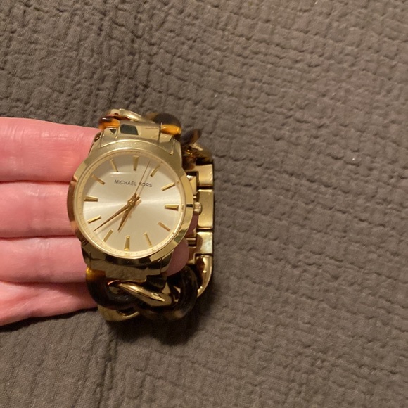 NWOT Michael Kors chain link watch - Picture 4 of 5